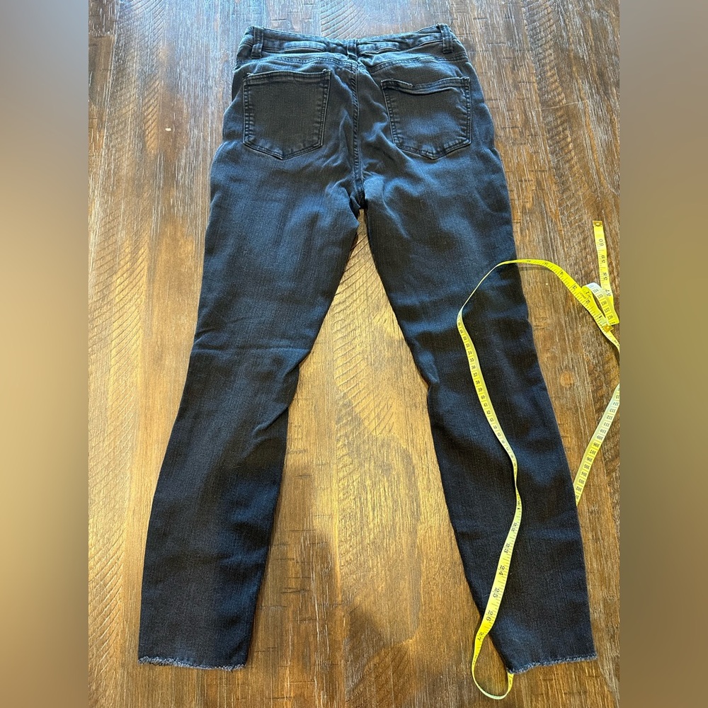 Women's Black Distressed Skinny Jeans - Picture 8 of 8